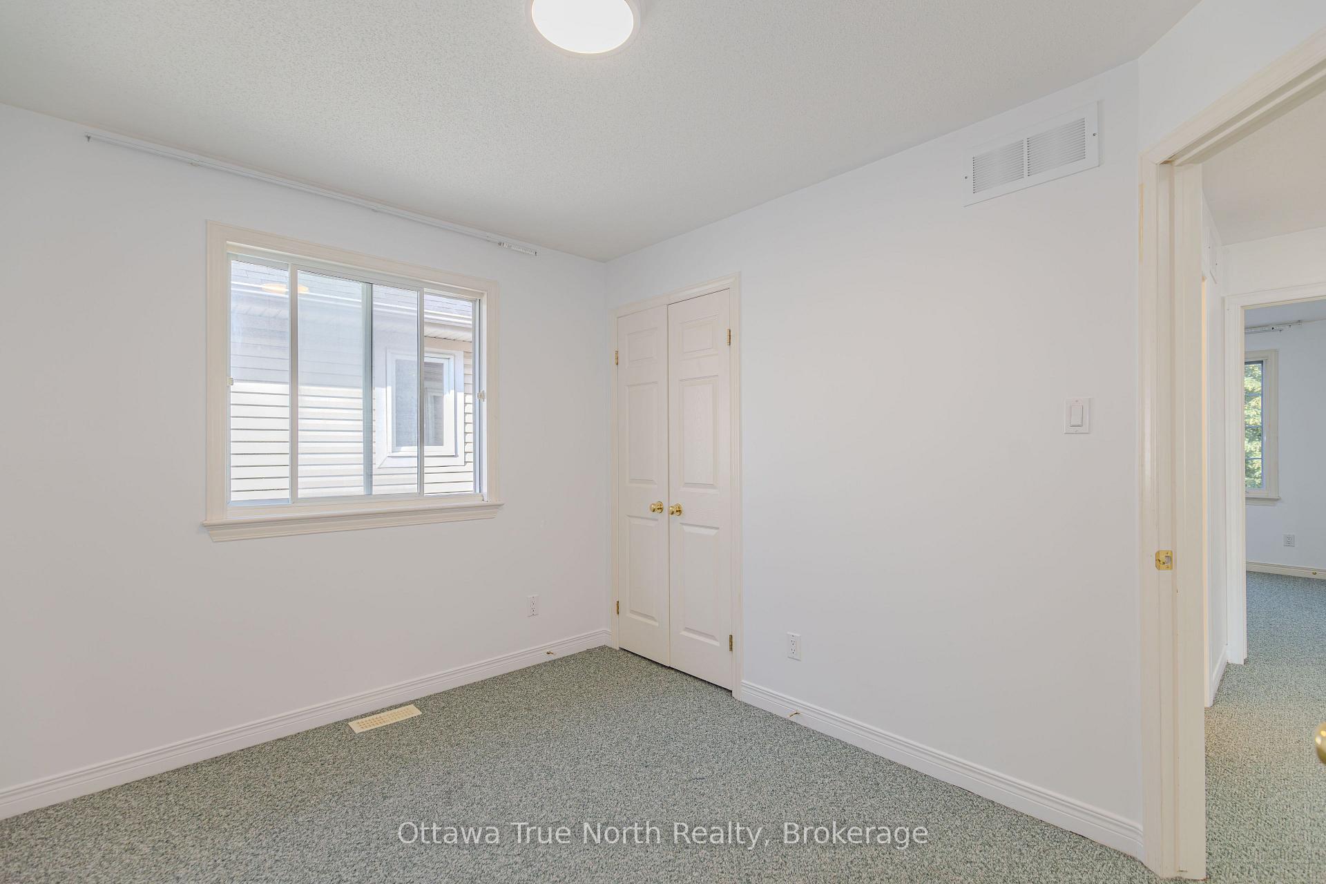 Photo 31 of 43 Evanshen Crescent, Ottawa, Kanata - Kanata Lakes/Heritage Hills — HOMEH