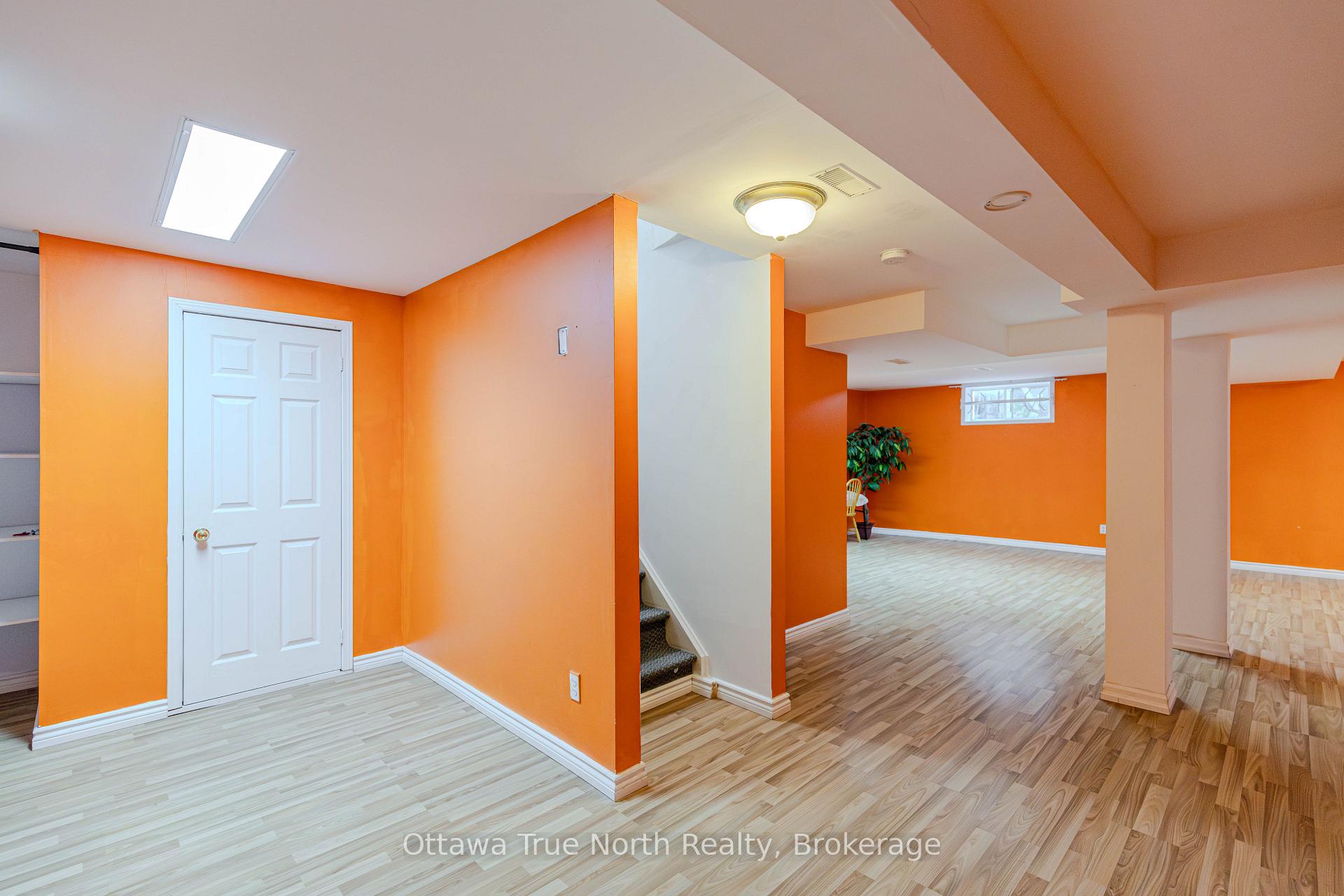 Photo 34 of 43 Evanshen Crescent, Ottawa, Kanata - Kanata Lakes/Heritage Hills — HOMEH