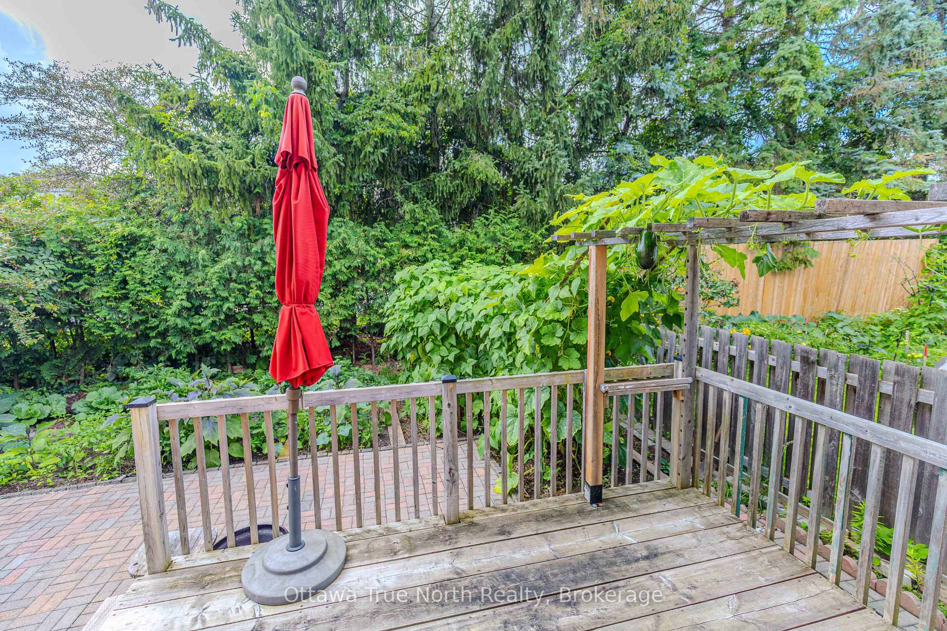 Photo 37 of 43 Evanshen Crescent, Ottawa, Kanata - Kanata Lakes/Heritage Hills — HOMEH