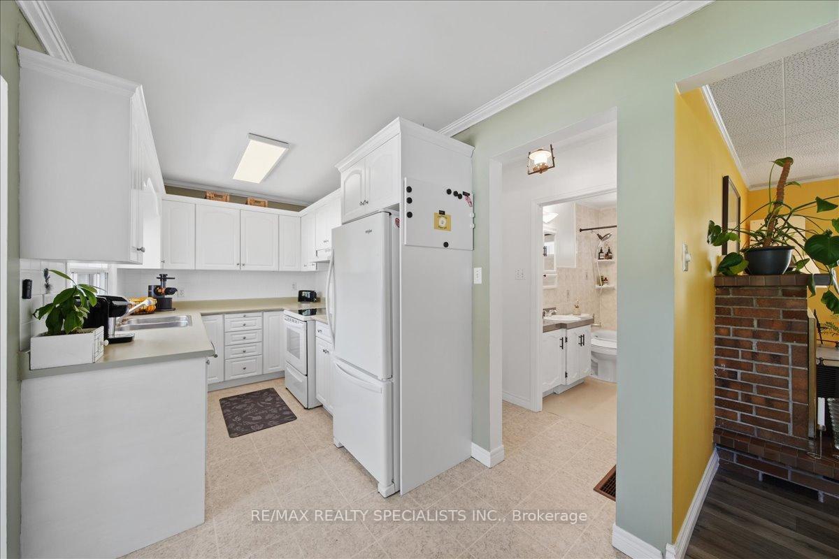 Photo 21 of 644 Rose Lane, Innisfil, Alcona — HOMEH