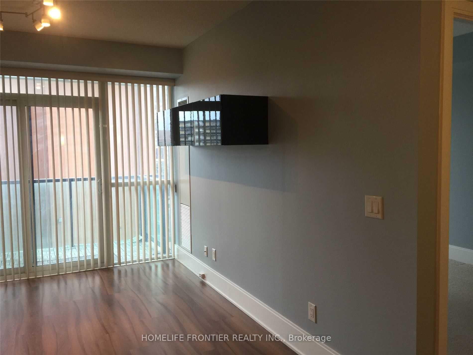 Photo 4 of Unit 412, 70 Roehampton Avenue, Toronto, Mount Pleasant West — HOMEH