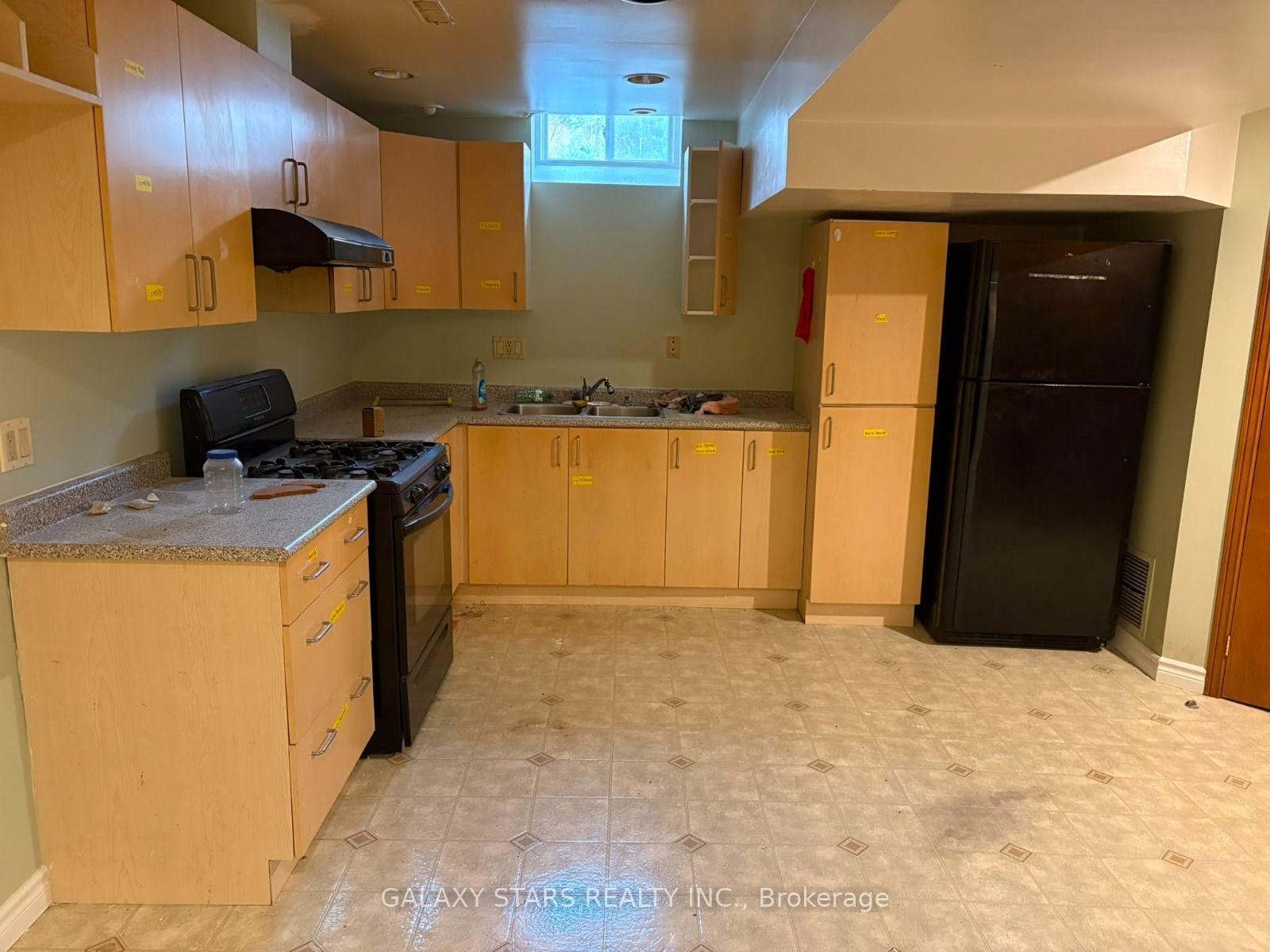 Photo 28 of 11 Woodlot Crescent, Etobicoke, West Humber-Clairville — HOMEH
