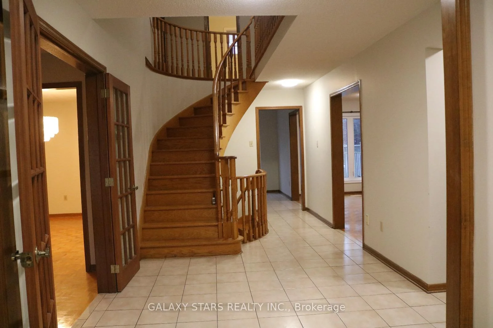 Photo 3 of 11 Woodlot Crescent, Etobicoke, West Humber-Clairville — HOMEH