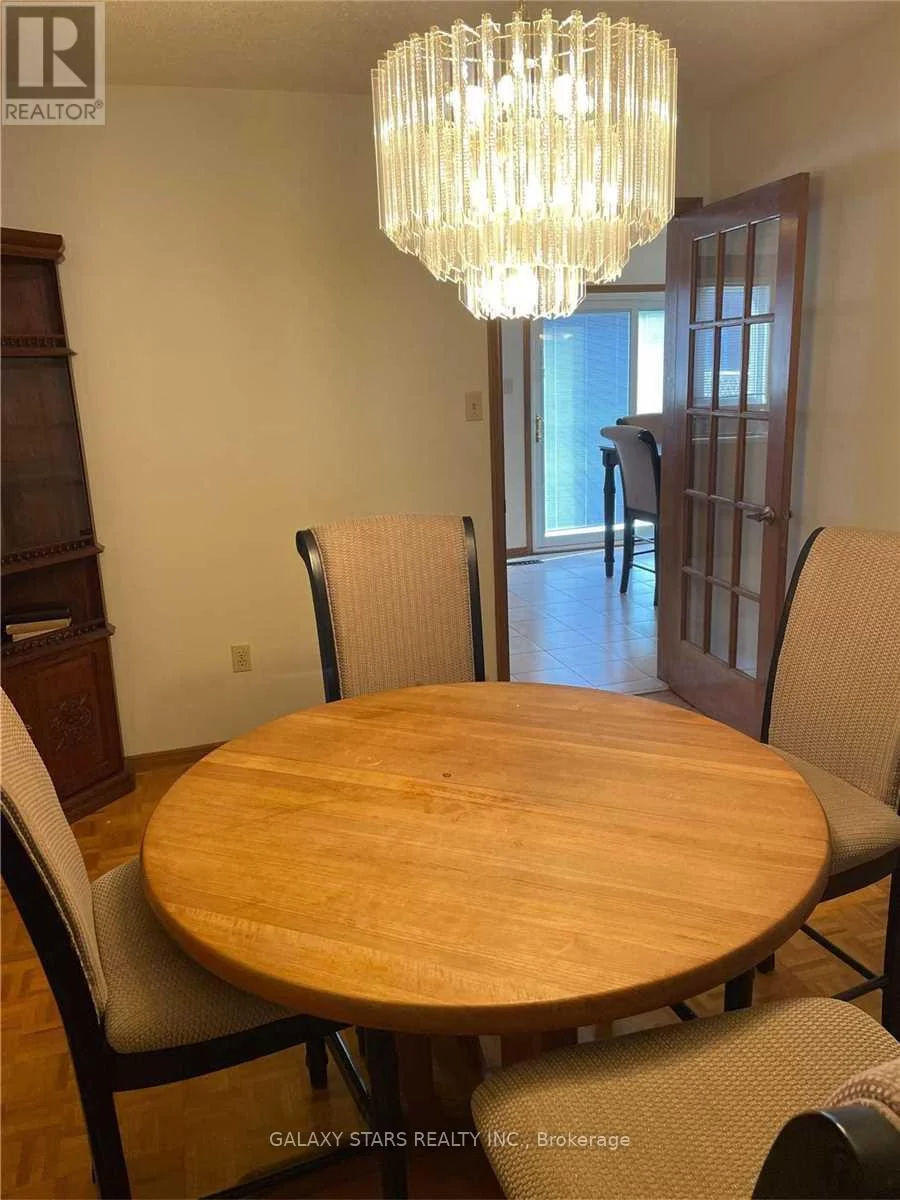 Photo 6 of 11 Woodlot Crescent, Etobicoke, West Humber-Clairville — HOMEH