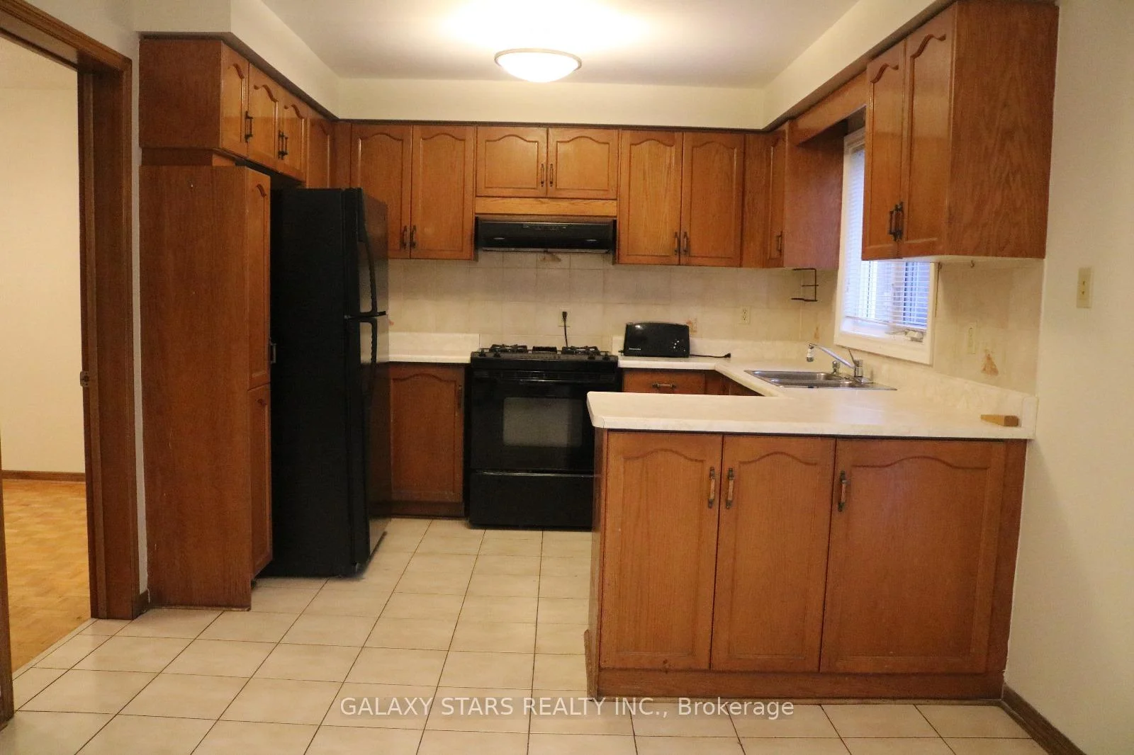 Photo 9 of 11 Woodlot Crescent, Etobicoke, West Humber-Clairville — HOMEH