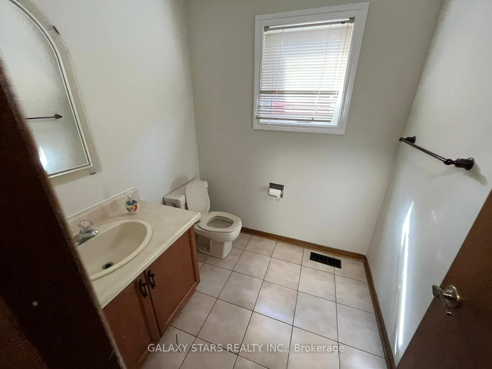 Photo 11 of 11 Woodlot Crescent, Etobicoke, West Humber-Clairville — HOMEH