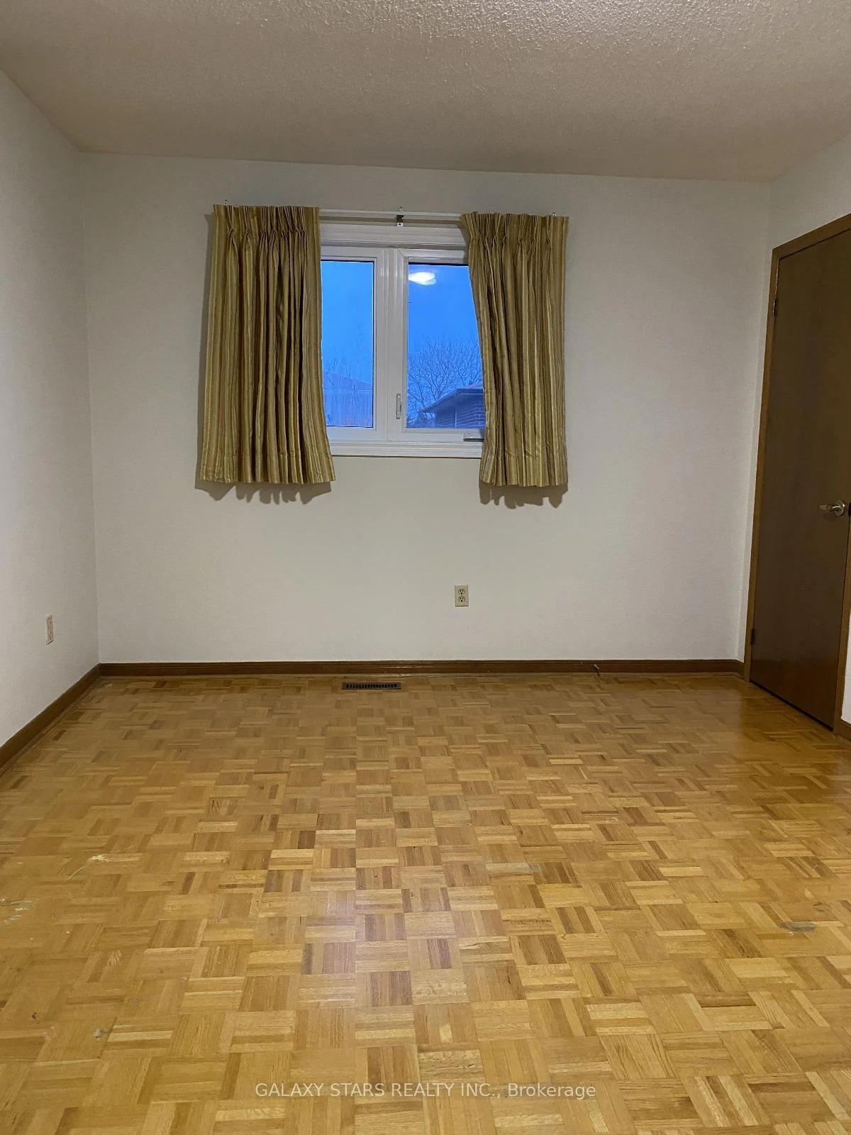 Photo 15 of 11 Woodlot Crescent, Etobicoke, West Humber-Clairville — HOMEH