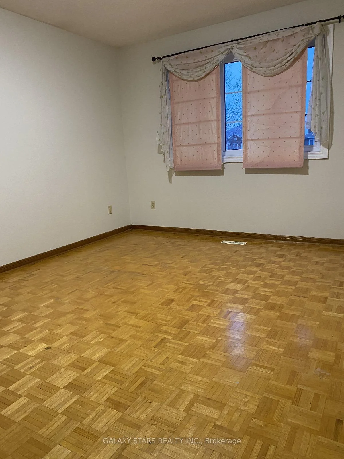 Photo 17 of 11 Woodlot Crescent, Etobicoke, West Humber-Clairville — HOMEH