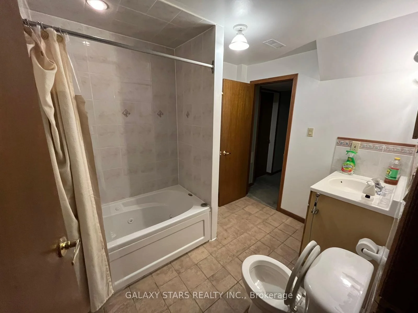 Photo 24 of 11 Woodlot Crescent, Etobicoke, West Humber-Clairville — HOMEH