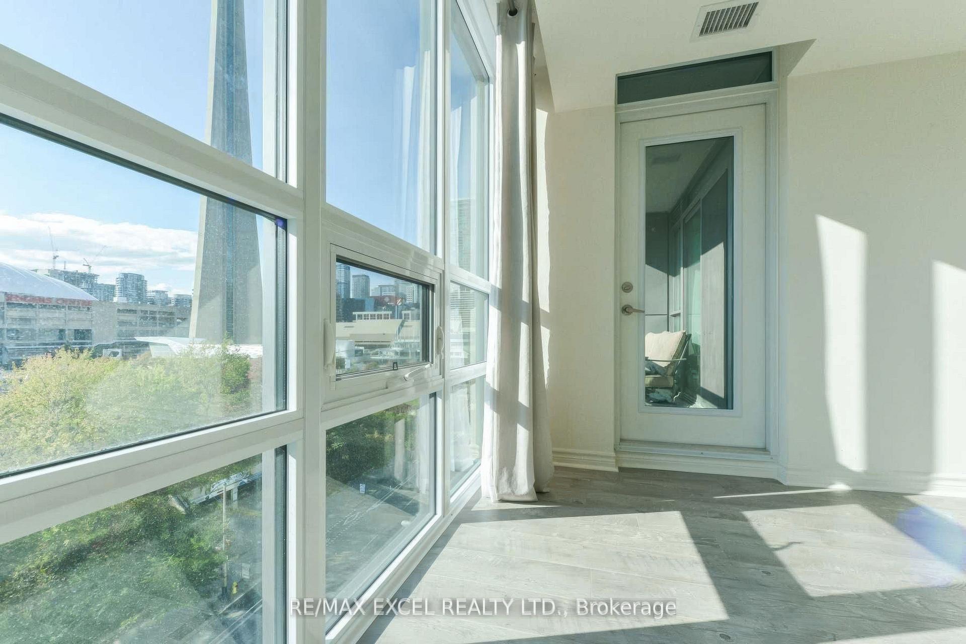 Photo 3 of Unit 815, 25 Lower Simcoe Street, Toronto, Waterfront Communities — HOMEH