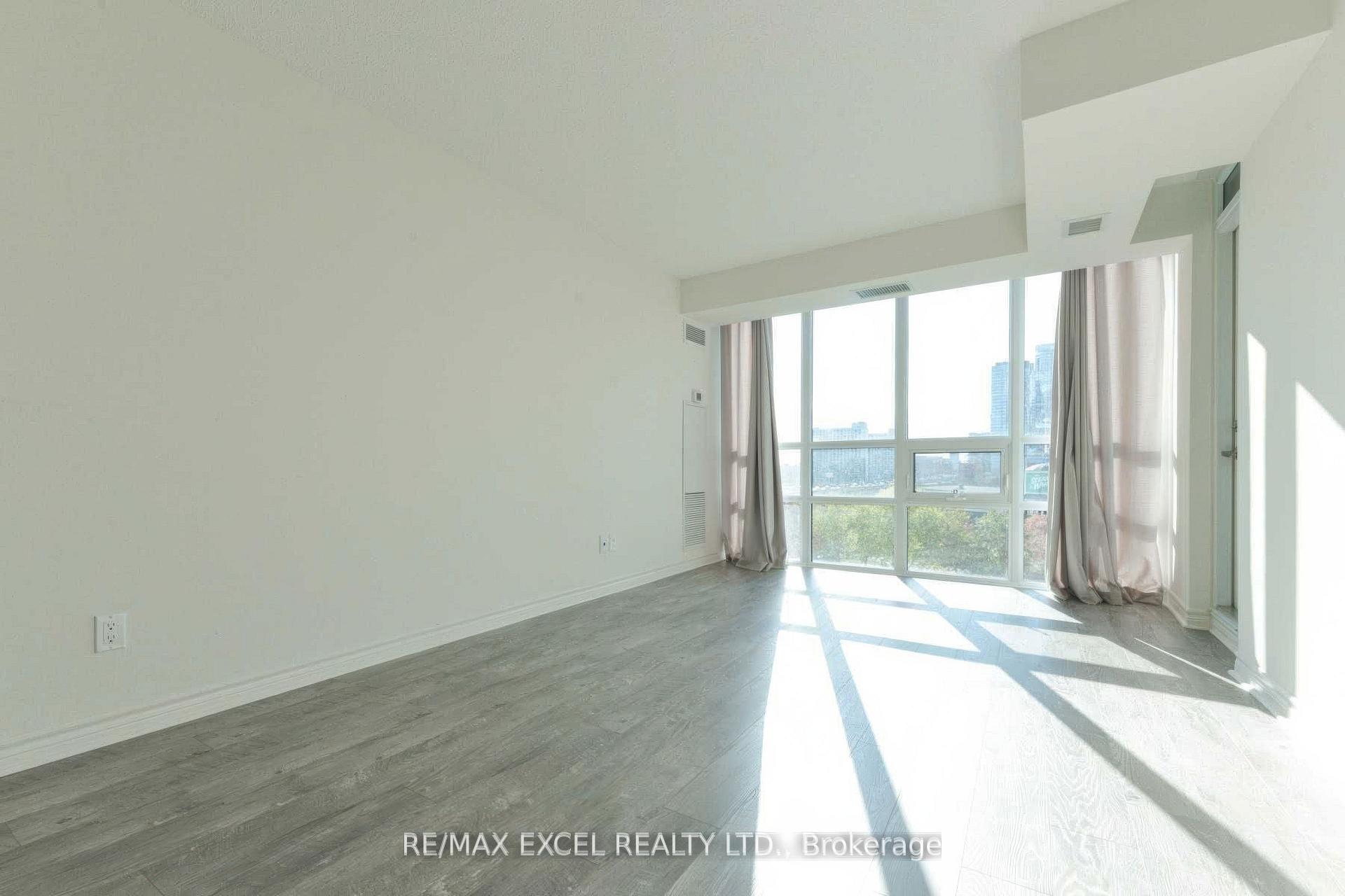 Photo 5 of Unit 815, 25 Lower Simcoe Street, Toronto, Waterfront Communities — HOMEH