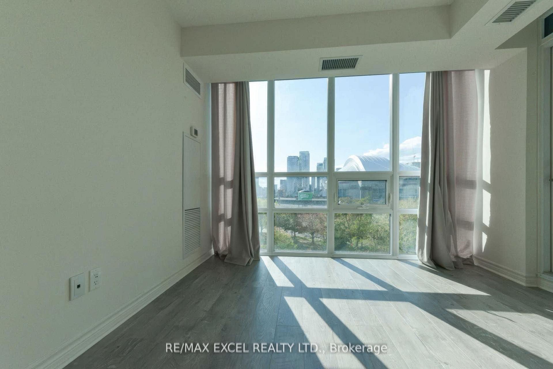 Photo 6 of Unit 815, 25 Lower Simcoe Street, Toronto, Waterfront Communities — HOMEH