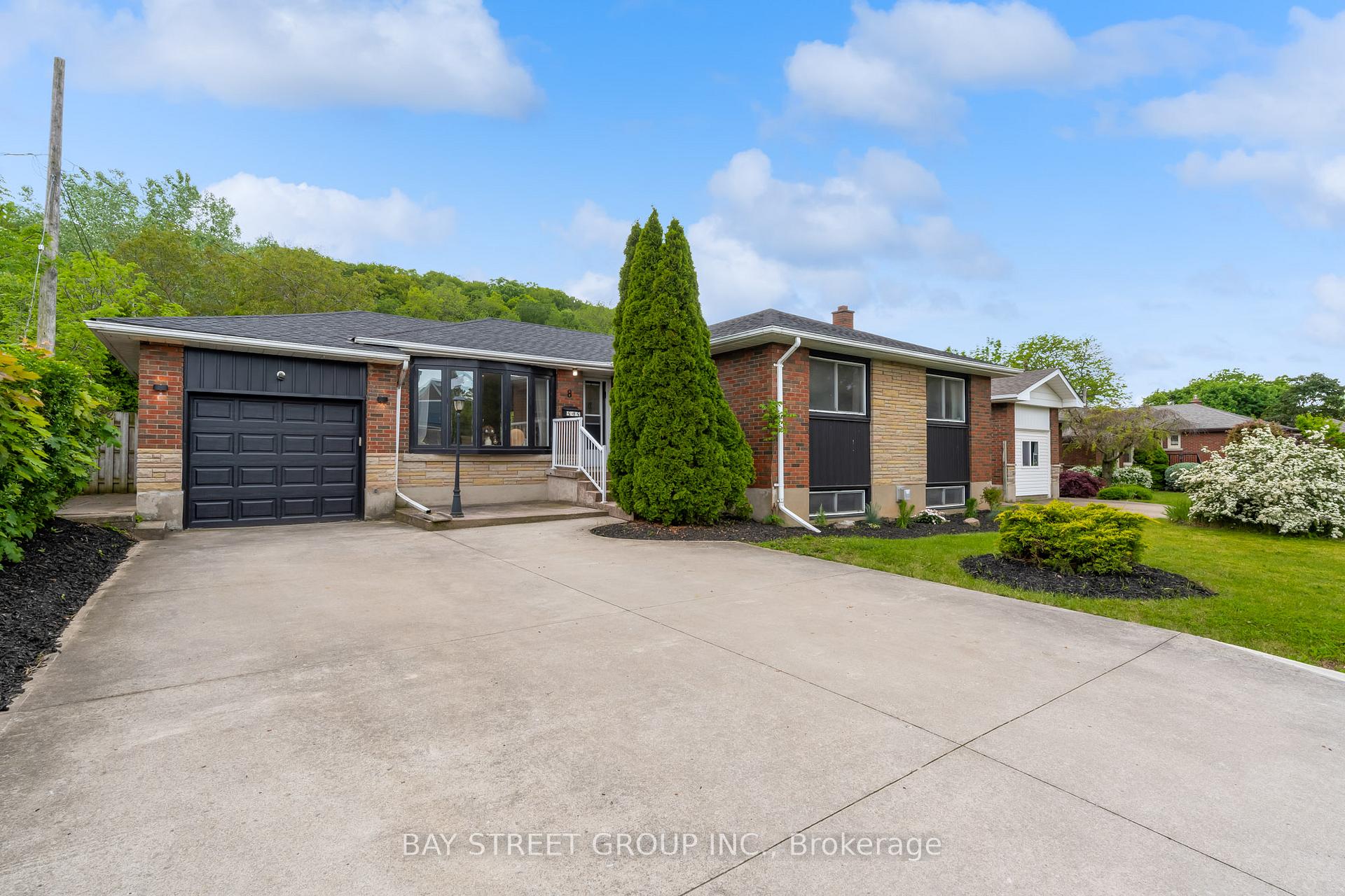 Photo 3 of 8 Glenbarr Road, St. Catharines, Glendale/Glenridge — HOMEH