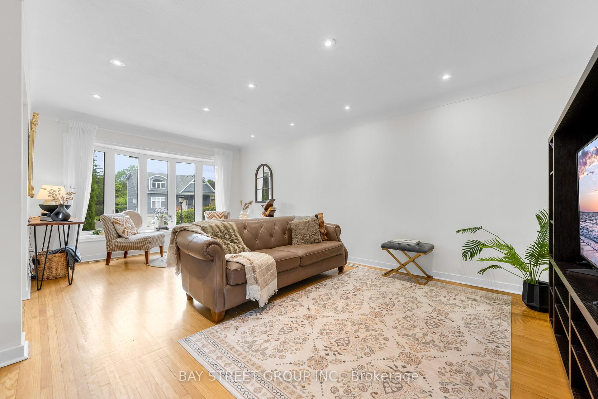 Photo 7 of 8 Glenbarr Road, St. Catharines, Glendale/Glenridge — HOMEH