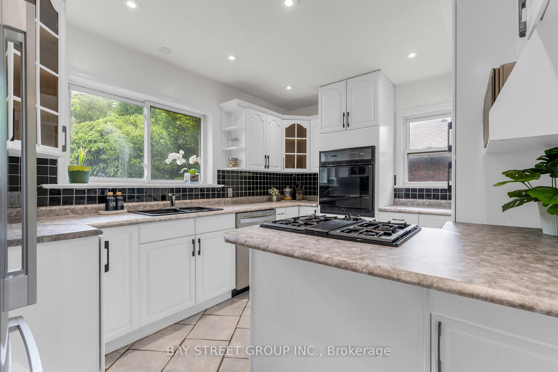 Photo 11 of 8 Glenbarr Road, St. Catharines, Glendale/Glenridge — HOMEH