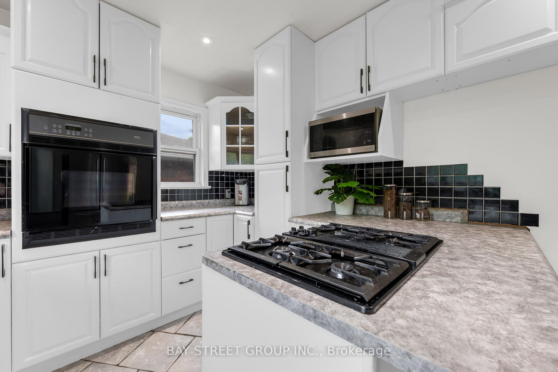 Photo 12 of 8 Glenbarr Road, St. Catharines, Glendale/Glenridge — HOMEH