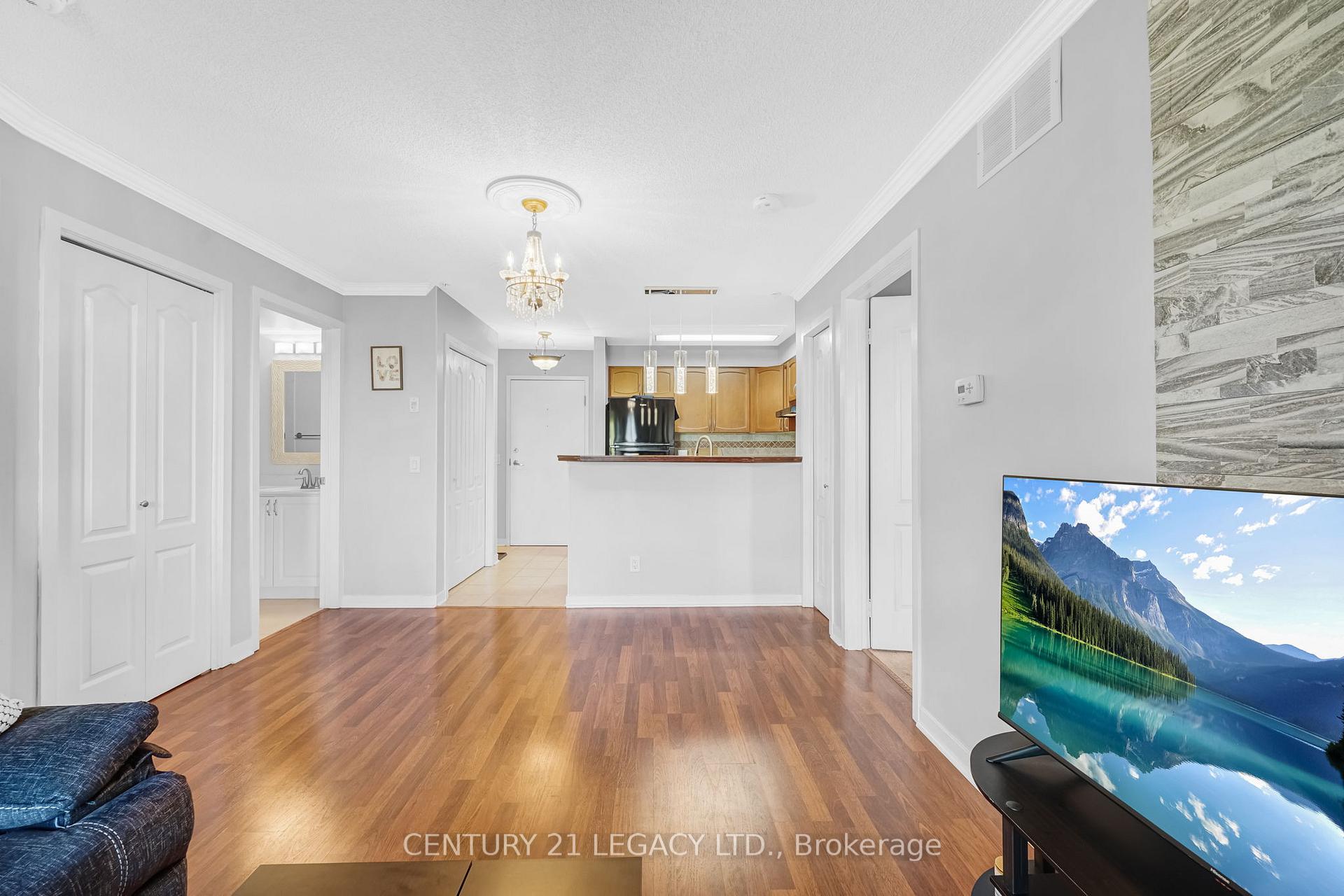Photo 8 of Unit 1307, 8 Dayspring Circle, Brampton, Goreway Drive Corridor — HOMEH