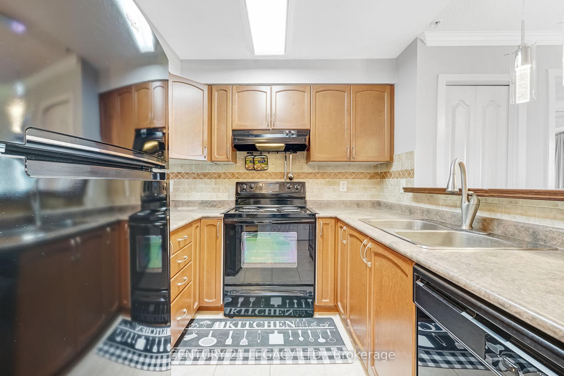 Photo 10 of Unit 1307, 8 Dayspring Circle, Brampton, Goreway Drive Corridor — HOMEH