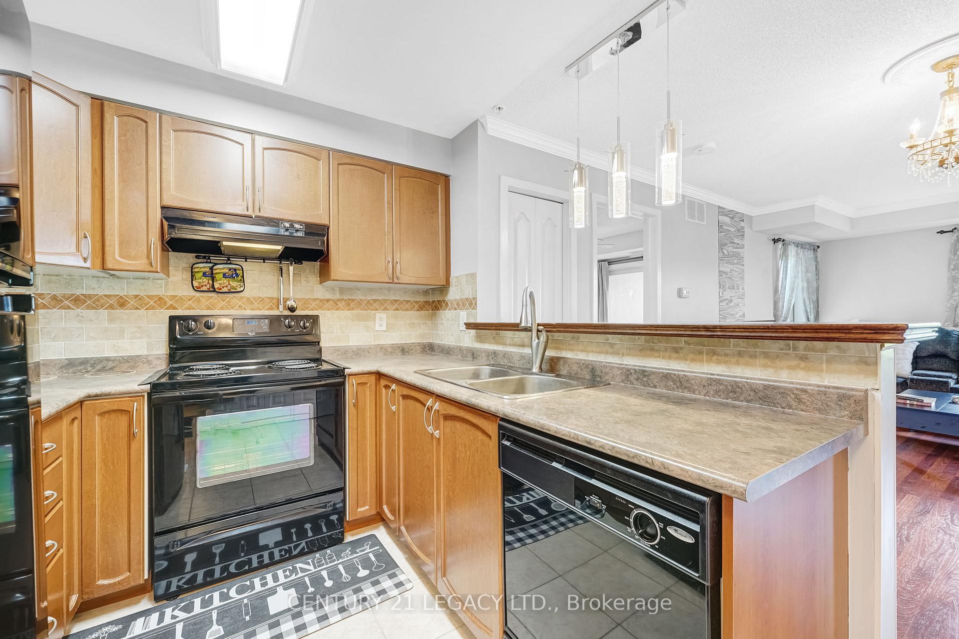 Photo 11 of Unit 1307, 8 Dayspring Circle, Brampton, Goreway Drive Corridor — HOMEH