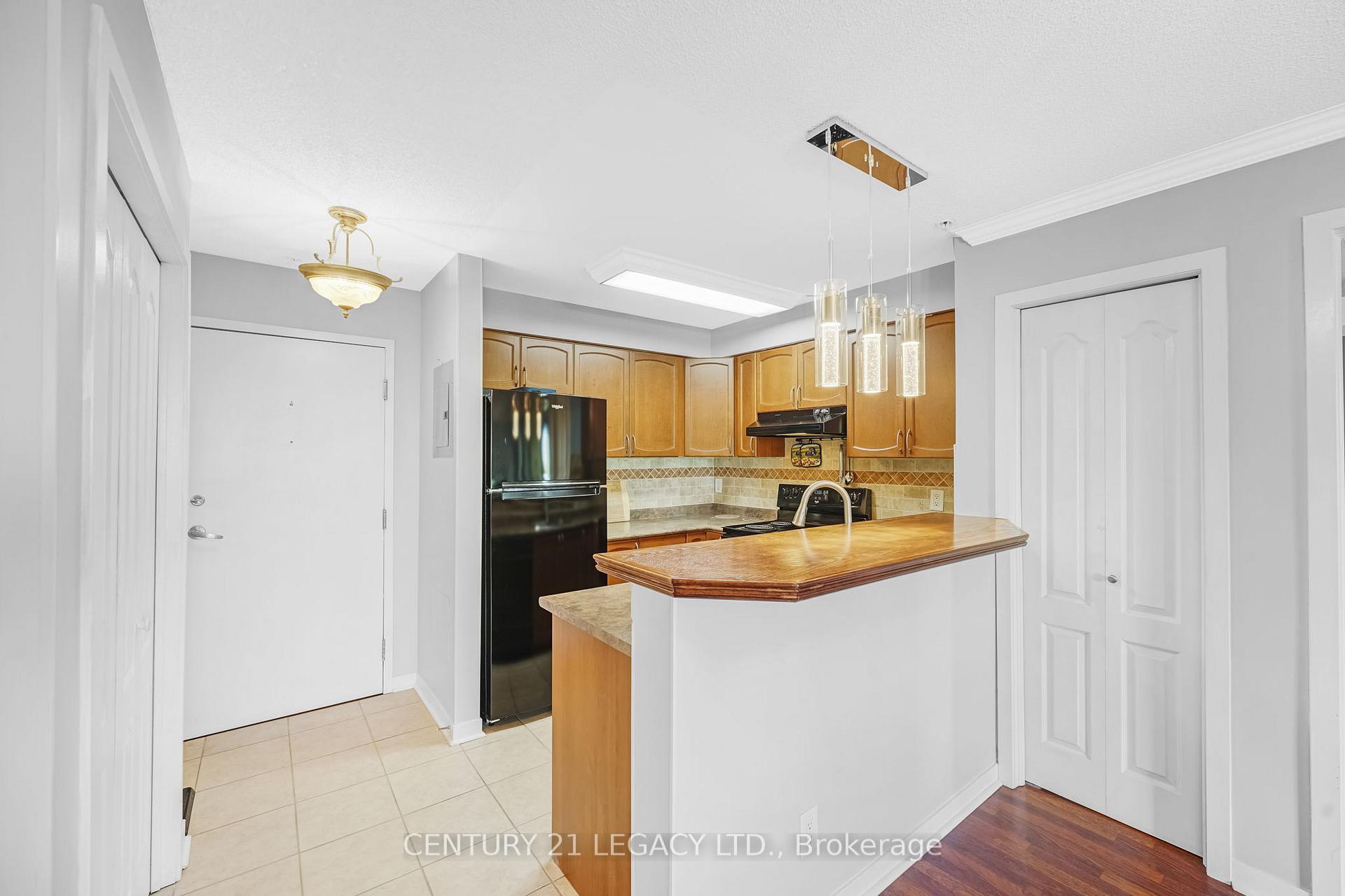 Photo 12 of Unit 1307, 8 Dayspring Circle, Brampton, Goreway Drive Corridor — HOMEH