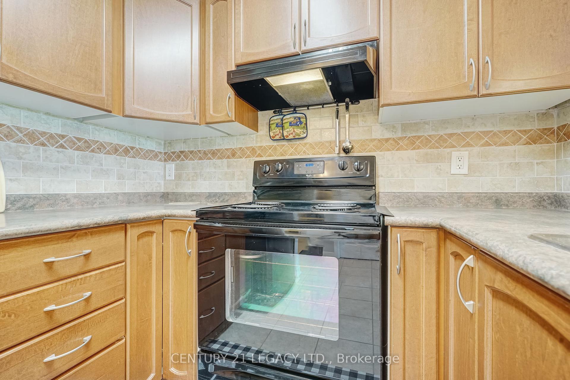 Photo 15 of Unit 1307, 8 Dayspring Circle, Brampton, Goreway Drive Corridor — HOMEH