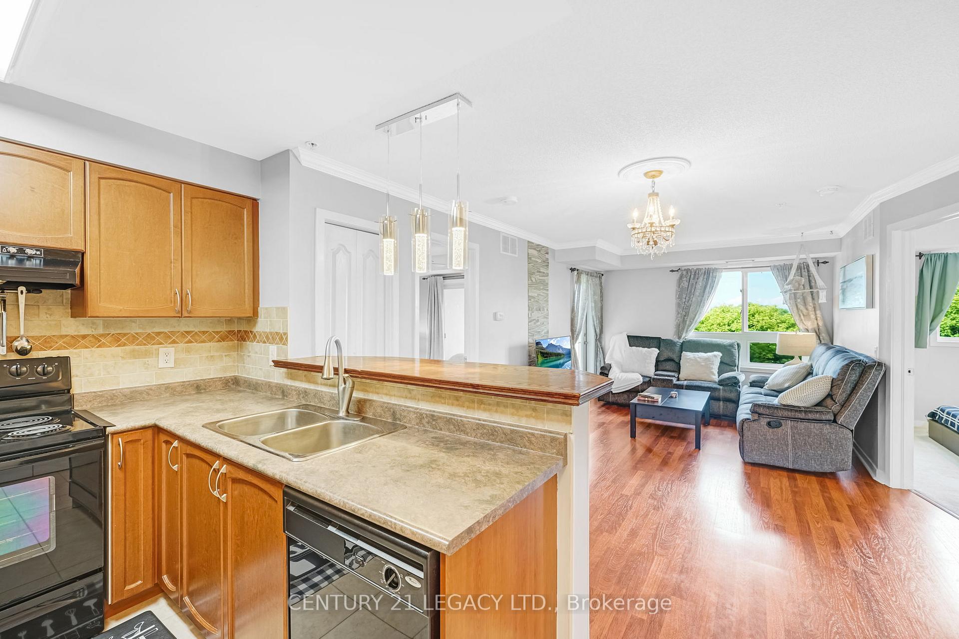 Photo 16 of Unit 1307, 8 Dayspring Circle, Brampton, Goreway Drive Corridor — HOMEH