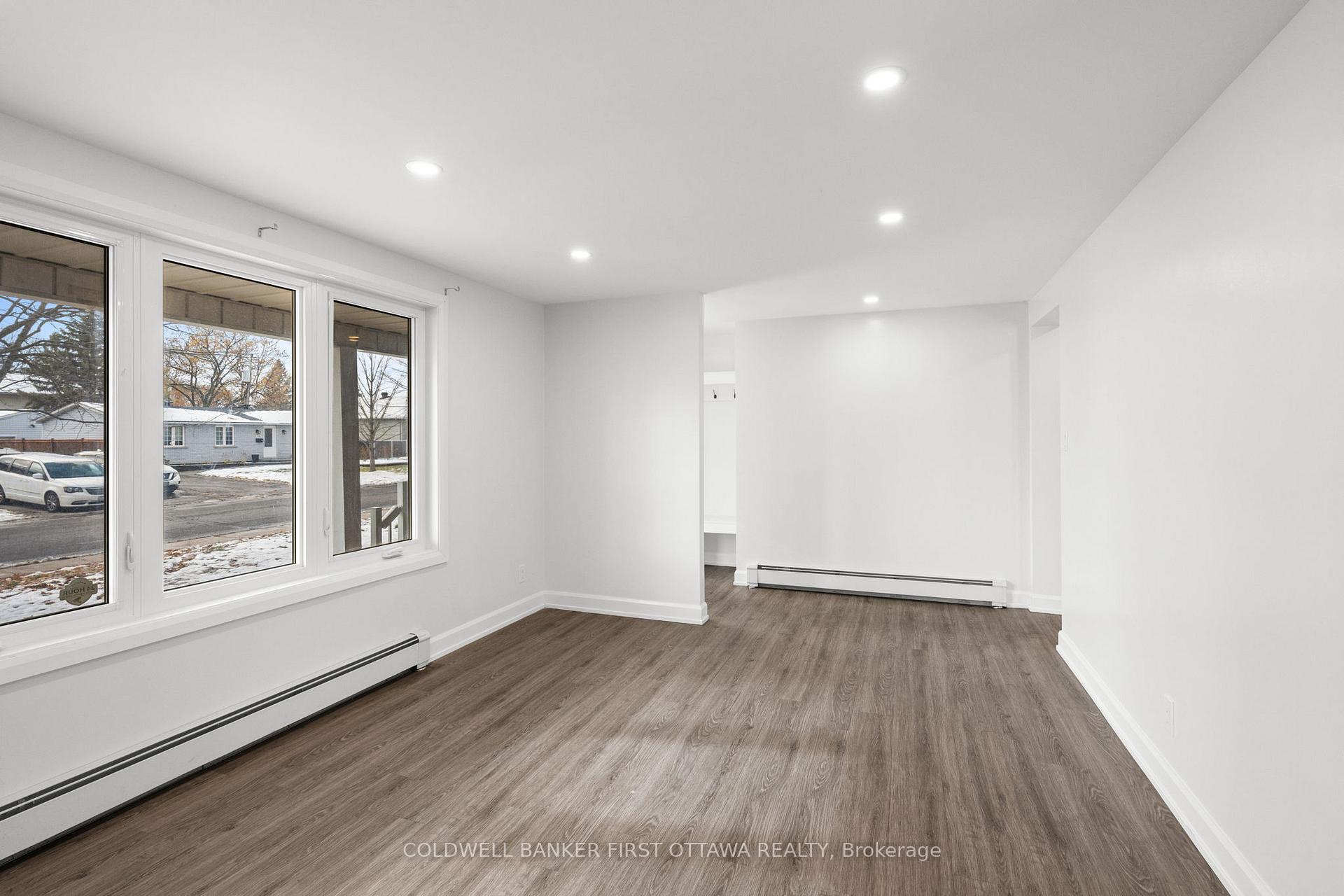 Photo 5 of 351 Amiens Street, Ottawa, Bilberry Creek/Queenswood Heights — HOMEH