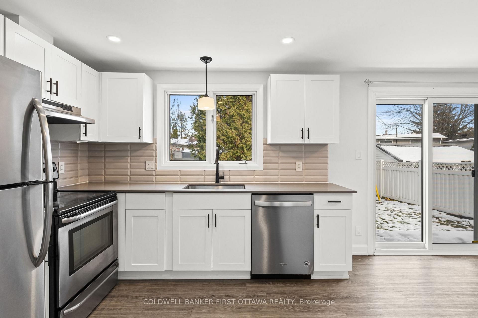 Photo 7 of 351 Amiens Street, Ottawa, Bilberry Creek/Queenswood Heights — HOMEH