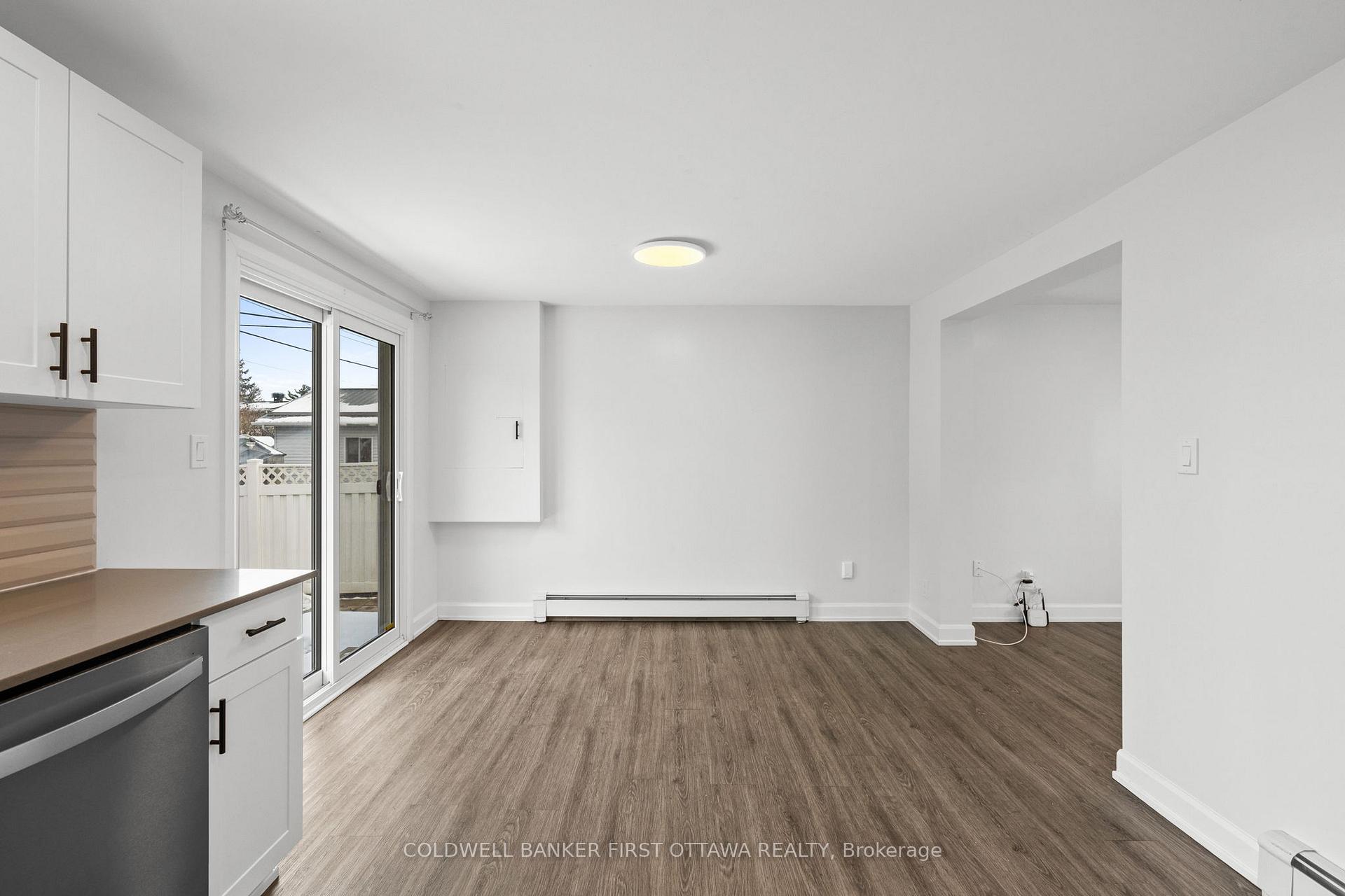 Photo 11 of 351 Amiens Street, Ottawa, Bilberry Creek/Queenswood Heights — HOMEH