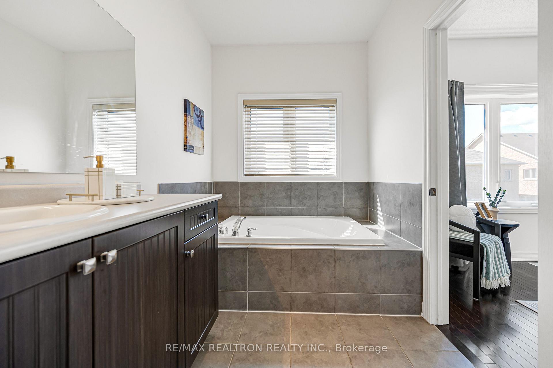 Photo 36 of 119 Wilfred Murison Avenue, Markham, Berczy — HOMEH