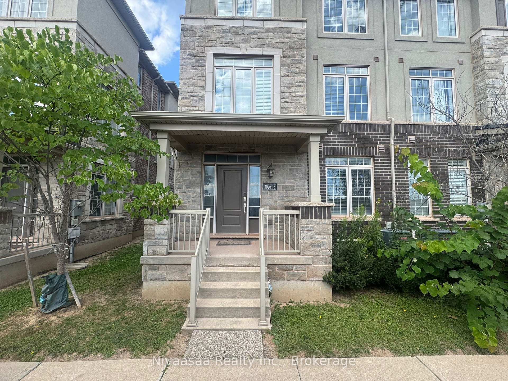 Photo 2 of Unit 13, 3026 Postridge Drive, Oakville, Joshua Meadows — HOMEH