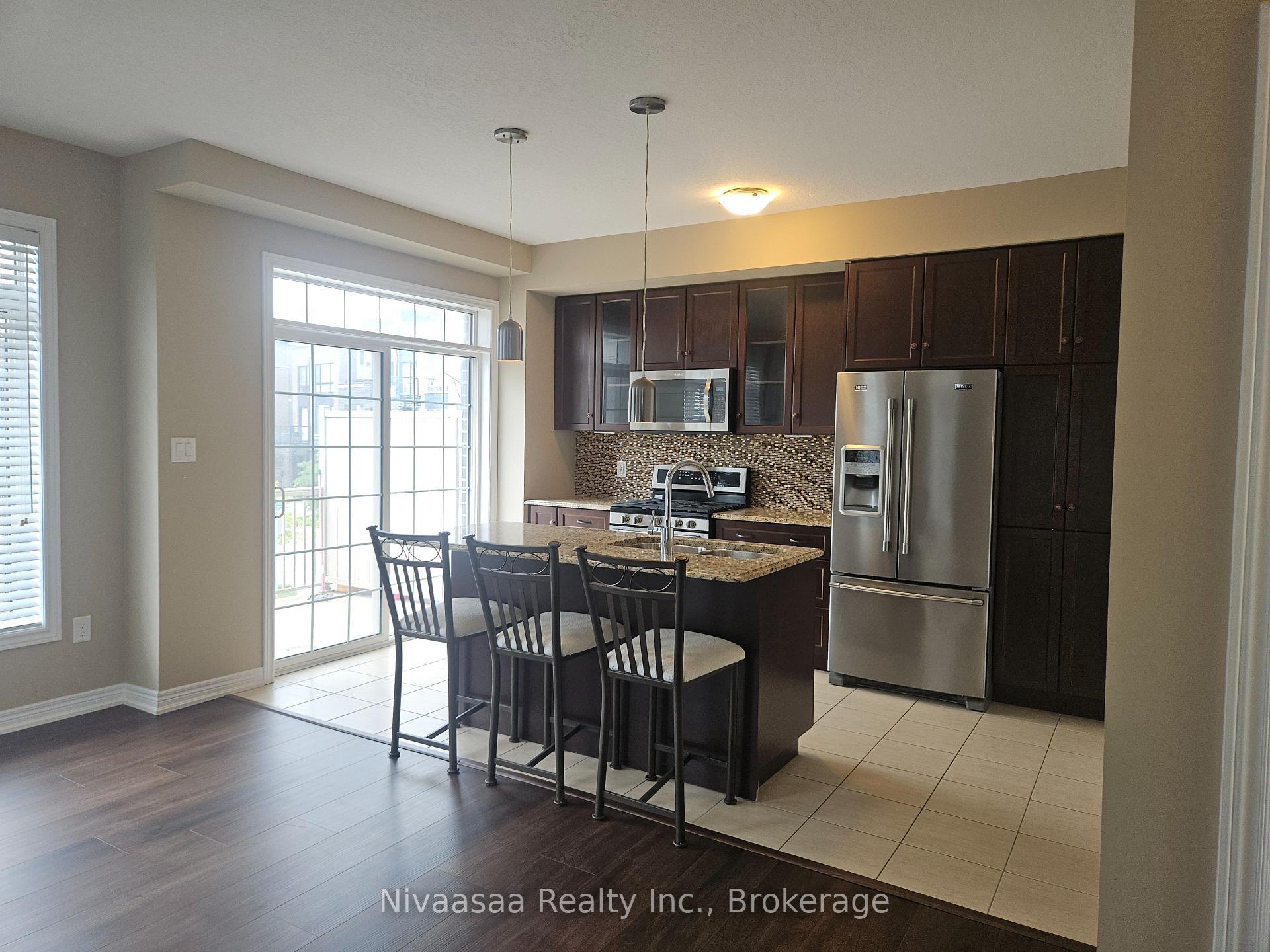Photo 7 of Unit 13, 3026 Postridge Drive, Oakville, Joshua Meadows — HOMEH