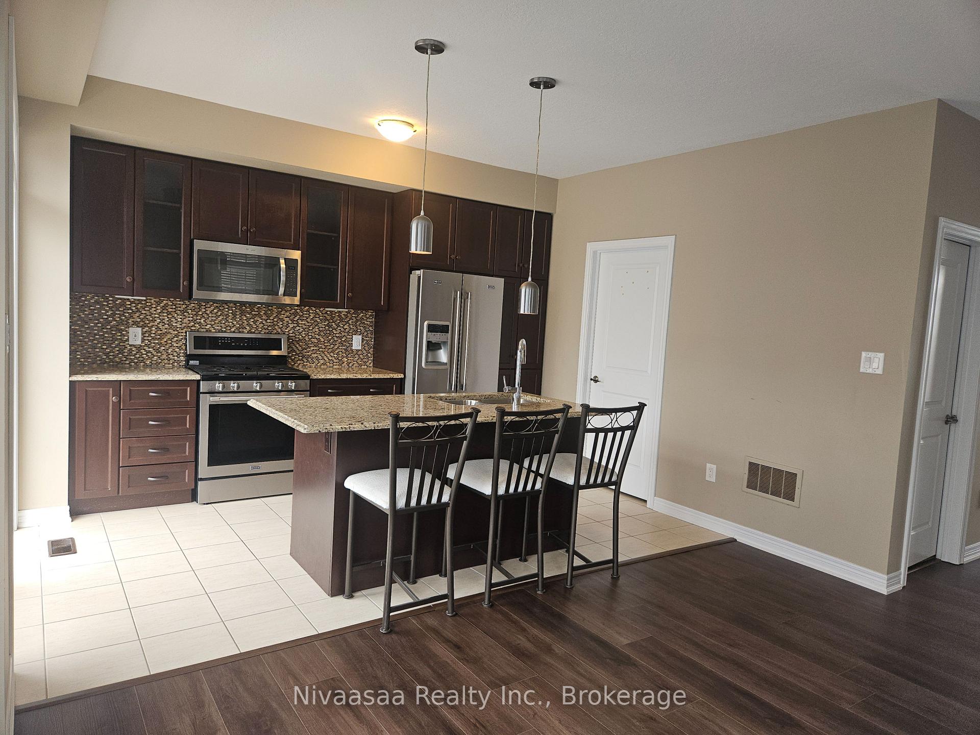 Photo 8 of Unit 13, 3026 Postridge Drive, Oakville, Joshua Meadows — HOMEH