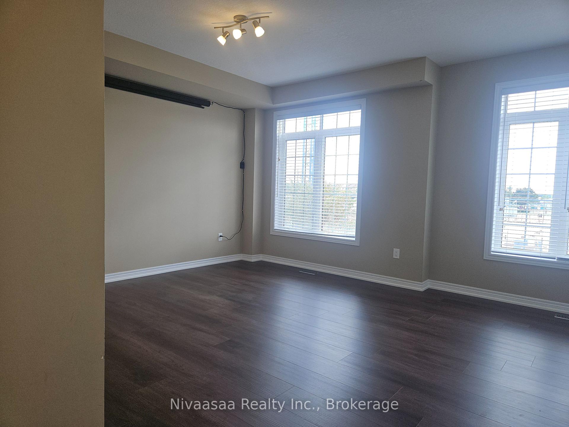 Photo 13 of Unit 13, 3026 Postridge Drive, Oakville, Joshua Meadows — HOMEH