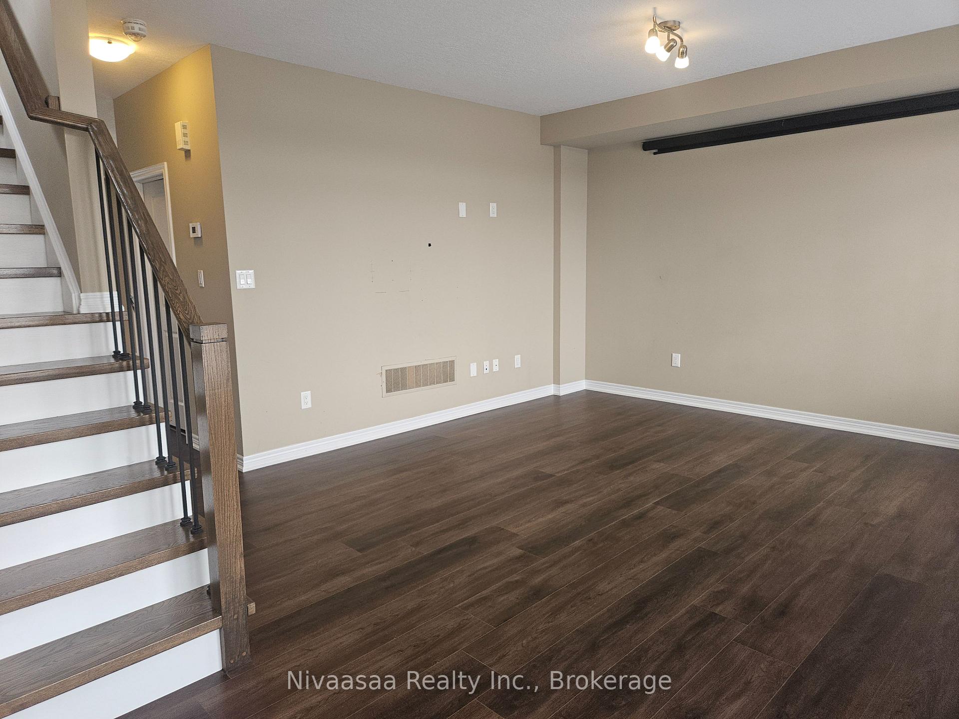 Photo 15 of Unit 13, 3026 Postridge Drive, Oakville, Joshua Meadows — HOMEH