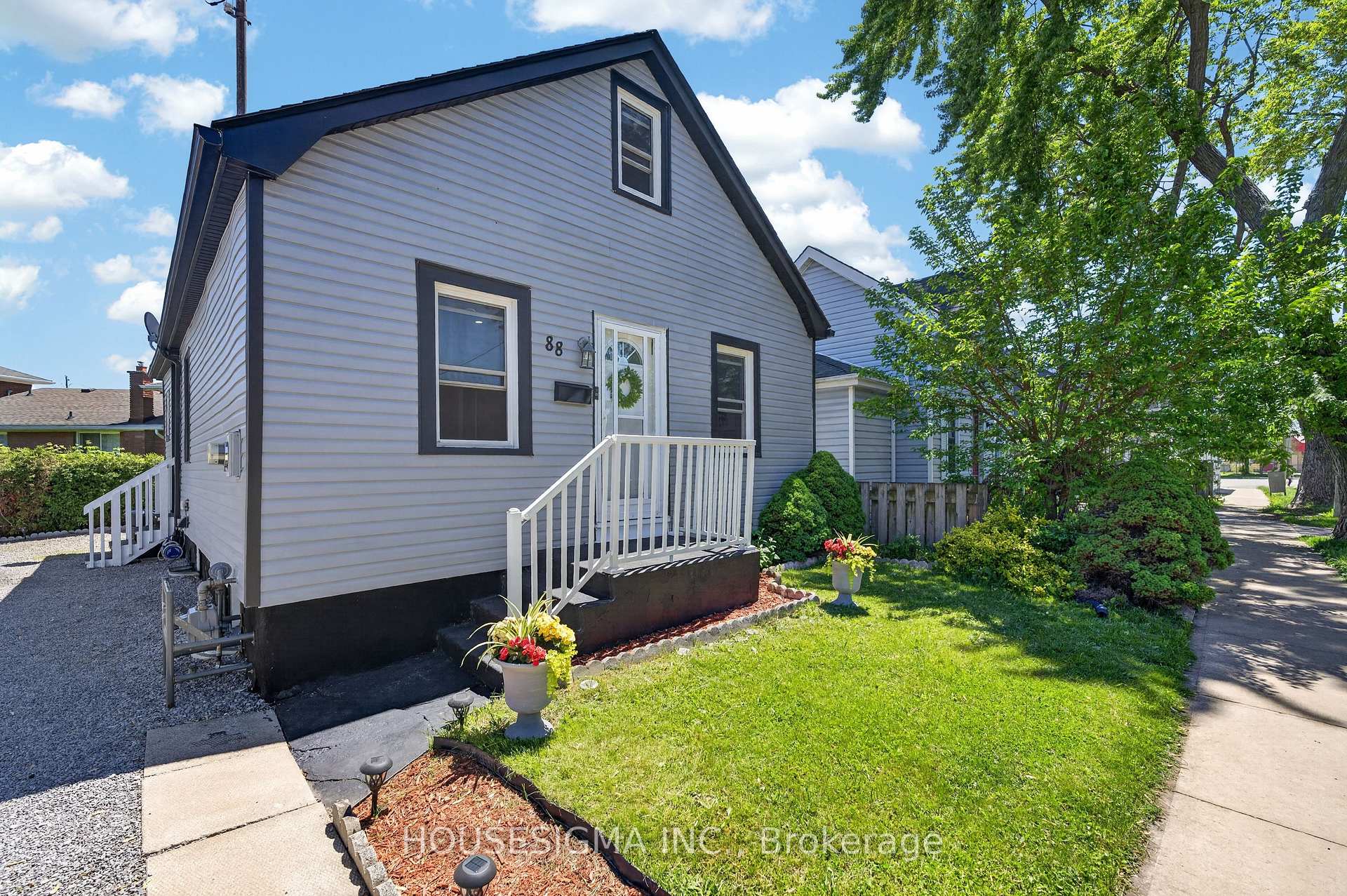 Photo 3 of 88 Page Street, St. Catharines, E. Chester — HOMEH