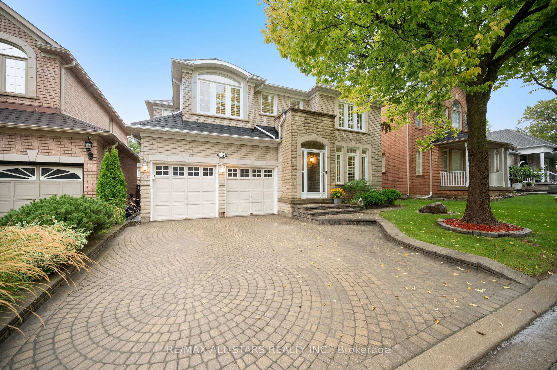 Photo 2 of 16 Primrose Path Crescent, Markham, Legacy — HOMEH
