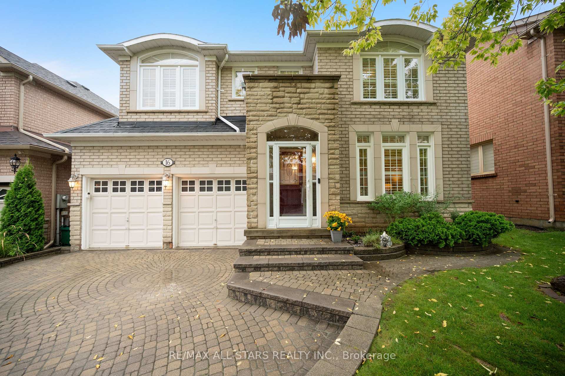 Photo 3 of 16 Primrose Path Crescent, Markham, Legacy — HOMEH