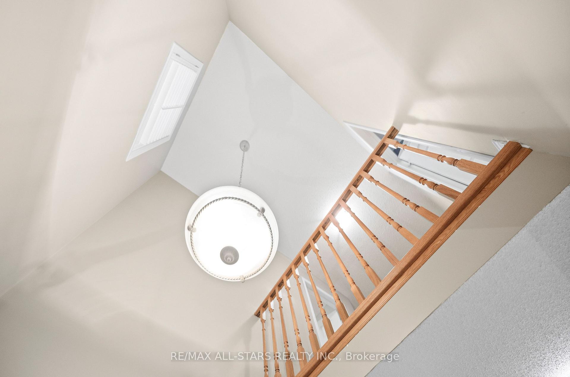 Photo 5 of 16 Primrose Path Crescent, Markham, Legacy — HOMEH