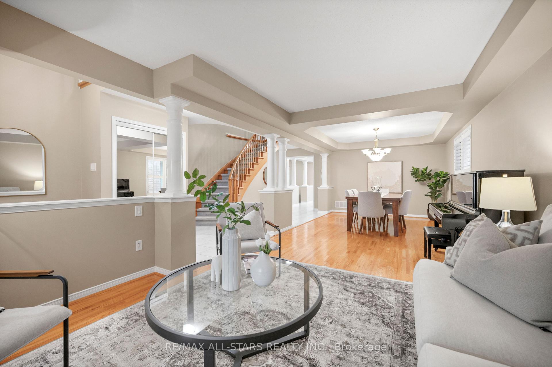 Photo 10 of 16 Primrose Path Crescent, Markham, Legacy — HOMEH