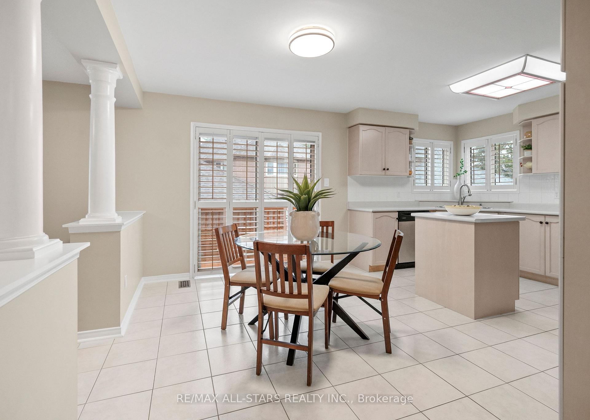 Photo 14 of 16 Primrose Path Crescent, Markham, Legacy — HOMEH