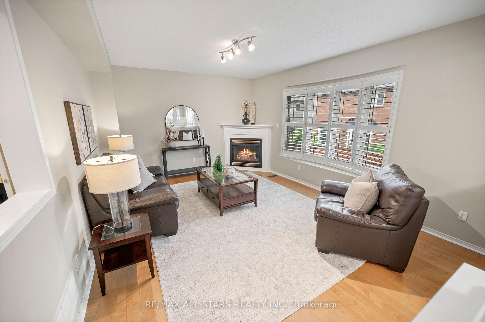 Photo 19 of 16 Primrose Path Crescent, Markham, Legacy — HOMEH