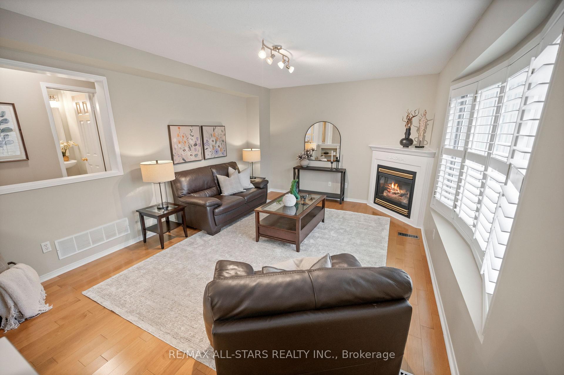 Photo 20 of 16 Primrose Path Crescent, Markham, Legacy — HOMEH