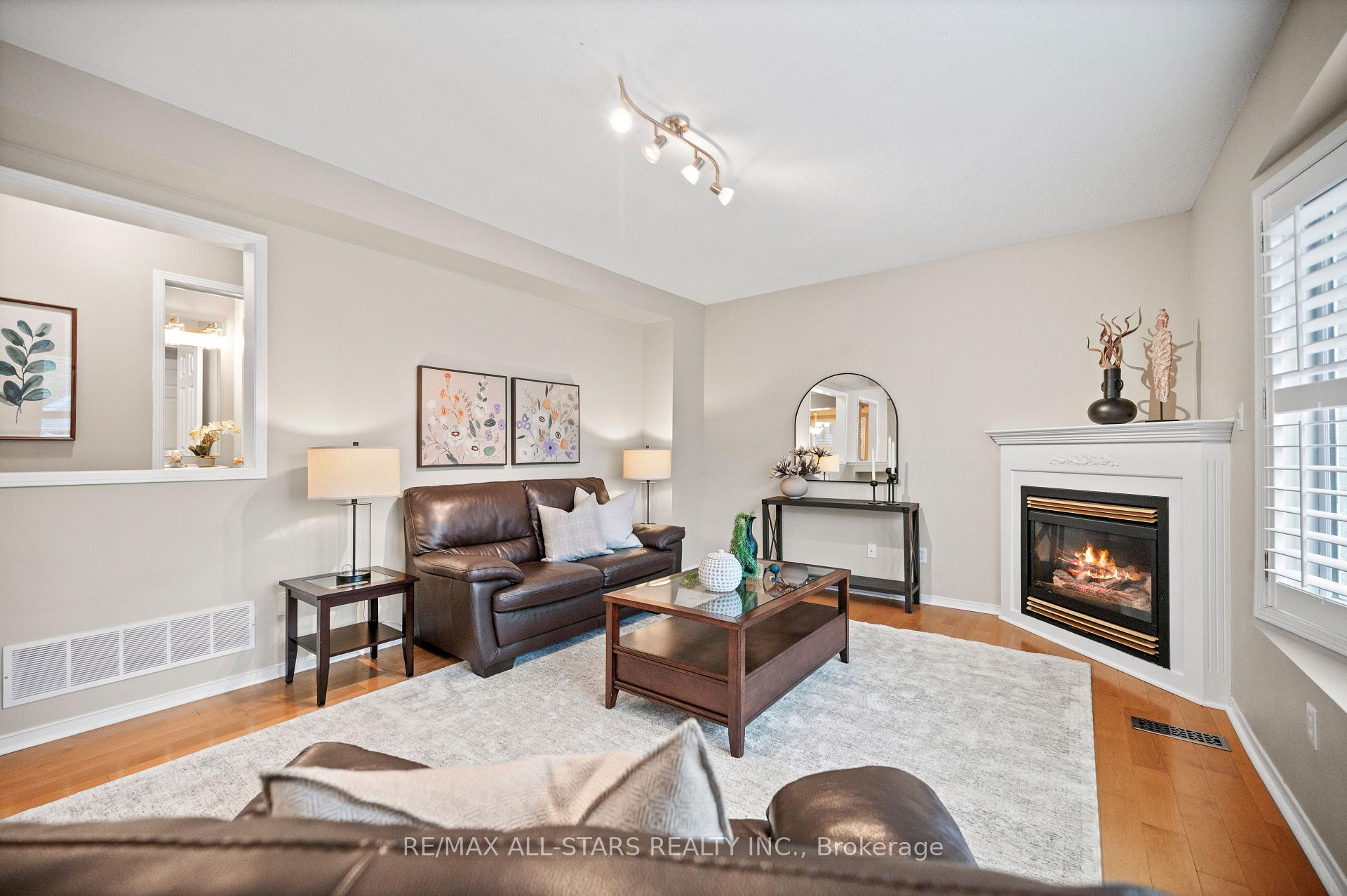Photo 22 of 16 Primrose Path Crescent, Markham, Legacy — HOMEH
