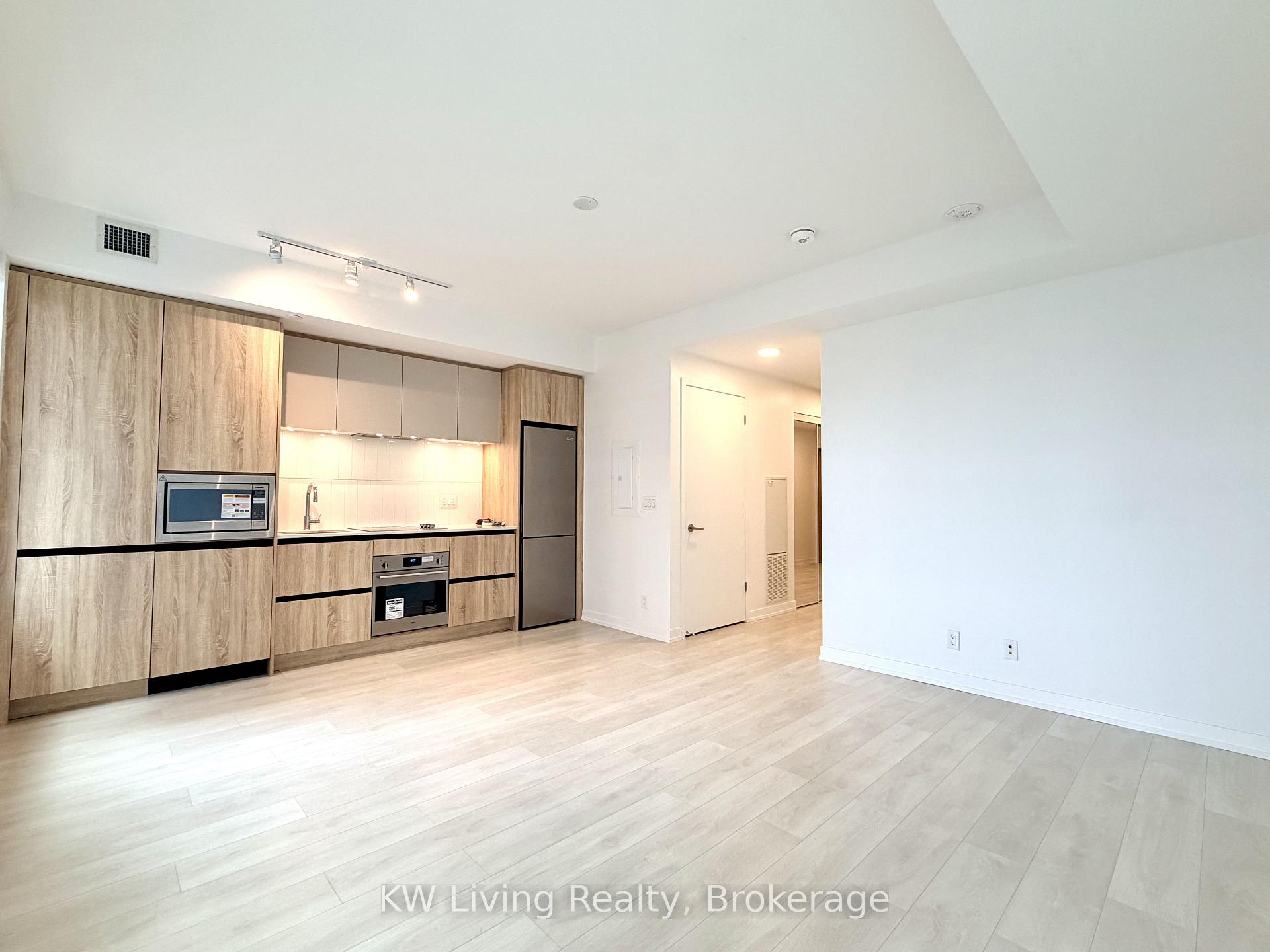 Photo 3 of Unit D-323, 8 Beverley Glen Boulevard, Vaughan, Beverley Glen — HOMEH