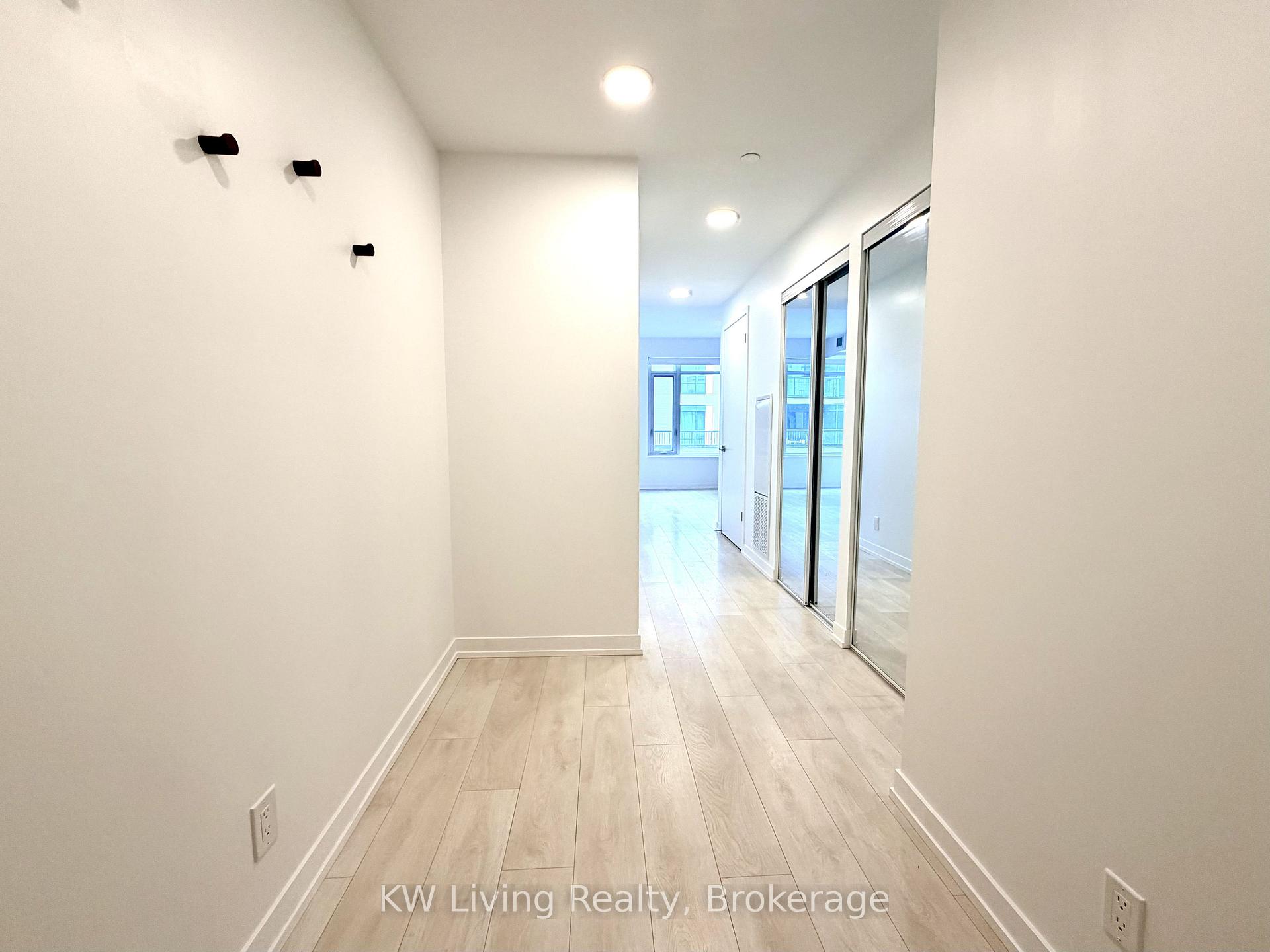 Photo 5 of Unit D-323, 8 Beverley Glen Boulevard, Vaughan, Beverley Glen — HOMEH