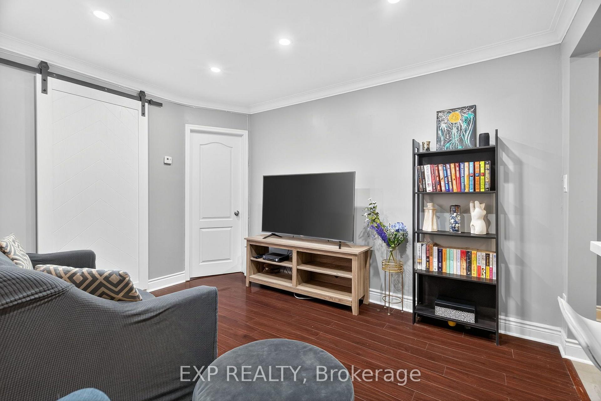 Photo 3 of 358 McRoberts Avenue, Toronto, Caledonia-Fairbank — HOMEH