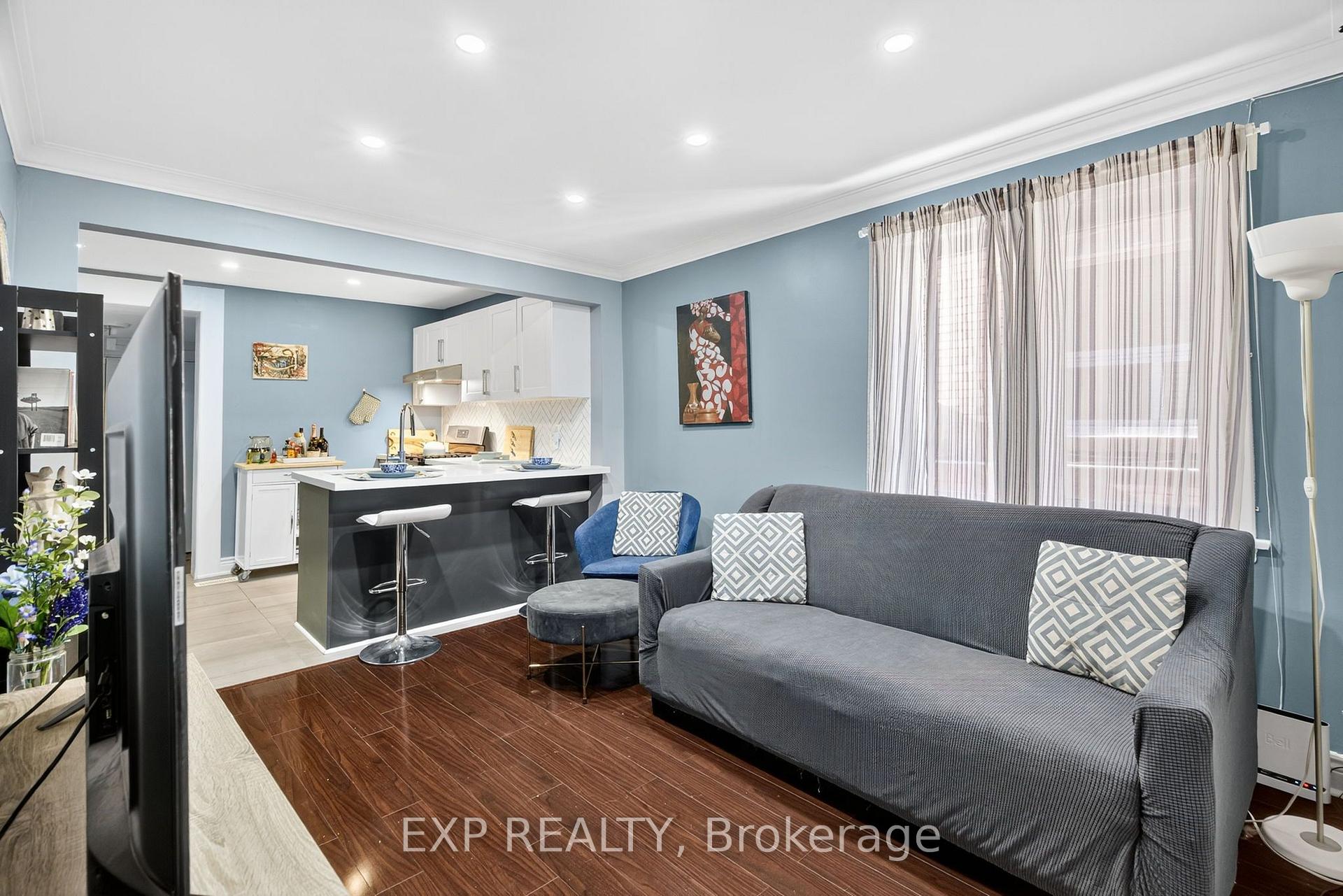 Photo 4 of 358 McRoberts Avenue, Toronto, Caledonia-Fairbank — HOMEH