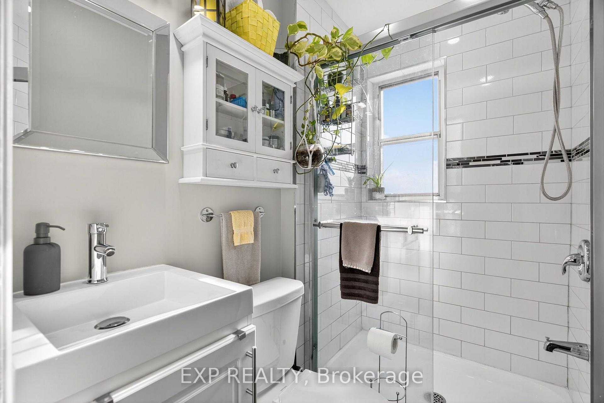 Photo 9 of 358 McRoberts Avenue, Toronto, Caledonia-Fairbank — HOMEH