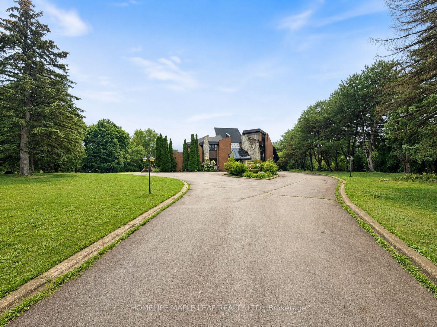 Photo 3 of 10 Edgeforest Drive, Brampton, Toronto Gore Rural Estate — HOMEH